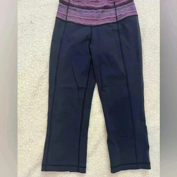 Lululemon Gather and Crow Il crop legging, Navy/ multi-colored, size 6. - Picture 2 of 8